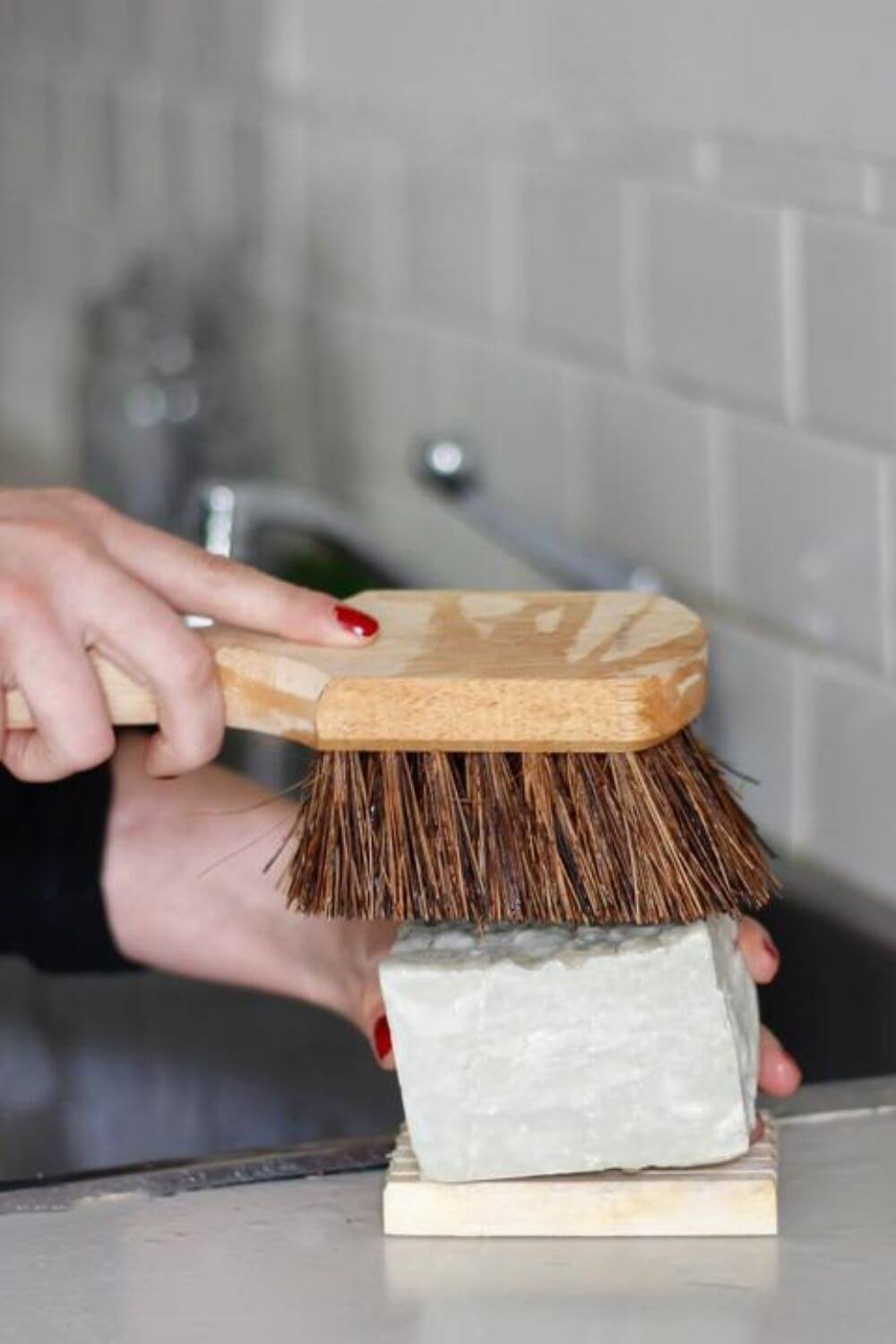 喜欢清洁的人会高兴的，零废洗洁精是你能做的最bob游戏安卓官方版下载简单的零废物交换之一。图片来源:granted Essentials #零浪费洗碗皂#零浪费肥皂#零浪费