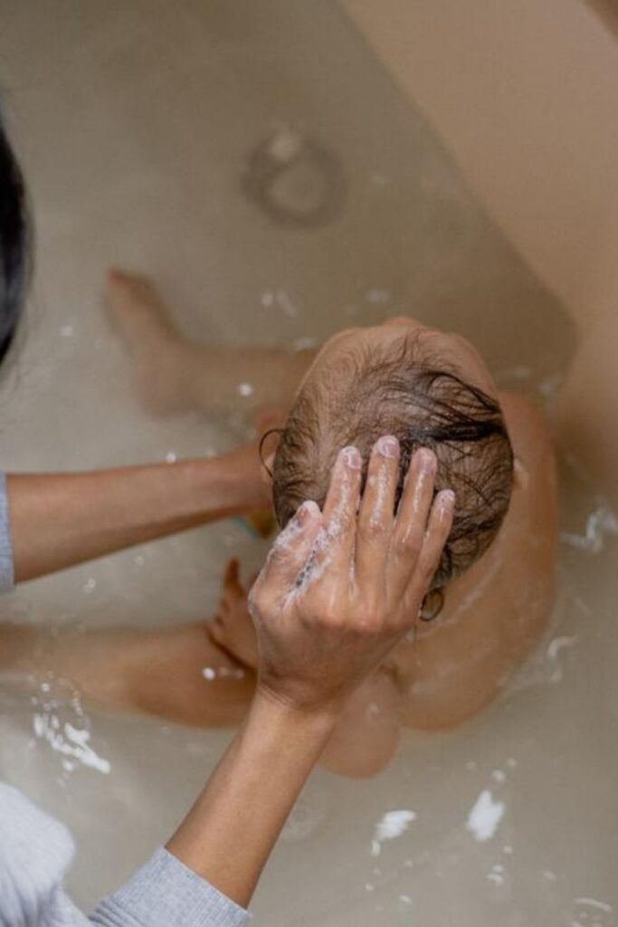 即使是橡皮鸭也不会使用传统的洗发水。有机婴儿洗发水是你能买到的最安全的婴儿洗发水(你甚至可以说出列出的成分!)图片来源:Ethique #有机保姆hampoo #最佳有机保姆hampoo #有机保姆hampoo &护发素#无泪有机保姆hampoo #自然保姆hampoo #最佳自然保姆hampoo #自然保姆hampoo &护发素#可持续丛林