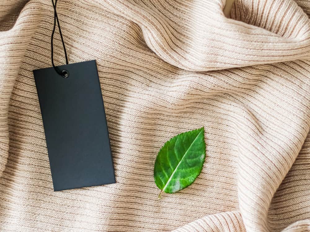 什么是Lyocell面料,其可持续性是否达到标准?#lyocellfabric #lyocelltencelfabric #islyocellfabricsustainable #tencellyocell #whatislyocellfabric #sustainablejungle图片由Annaleven通过Canva Pro提供