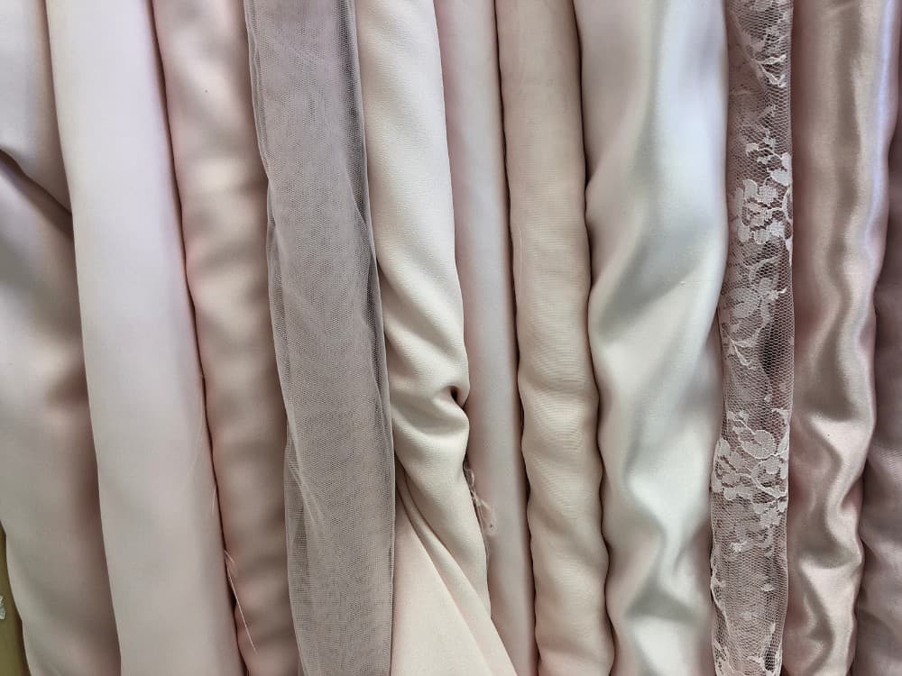 什么是Lyocell面料,其可持续性是否达到标准?#lyocellfabric #lyocelltencelfabric #islyocellfabricsustainable #tencellyocell #whatislyocellfabric #sustainablejungle图片由Kameleon007通过Getty Images在Canva Pro上签名