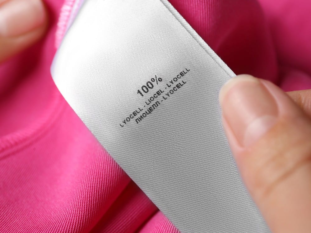 什么是Lyocell面料,其可持续性是否达到标准?#lyocellfabric #lyocelltencelfabric #islyocellfabricsustainable #tencellyocell #whatislyocellfabric #sustainablejungle图片由New Africa Studio通过Canva Pro提供