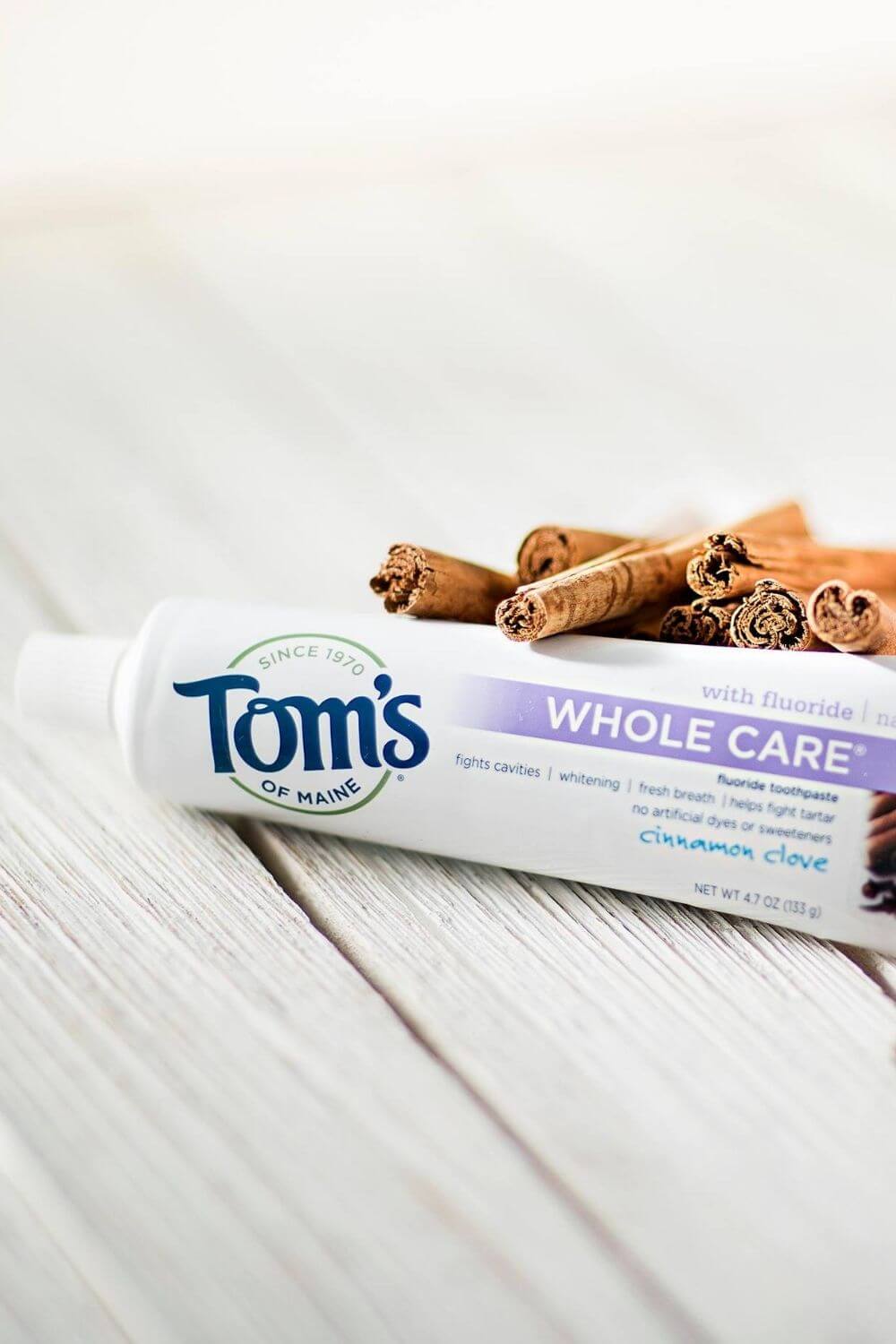 牙膏可能是最常使用的身体护理产品，这就是为什么它是我们仔细研究的第一批可持续的、无残酷的牙膏替代品之一……图片来源:Tom’s Of Maine #残酷免费牙膏#素食牙膏#可持续丛林