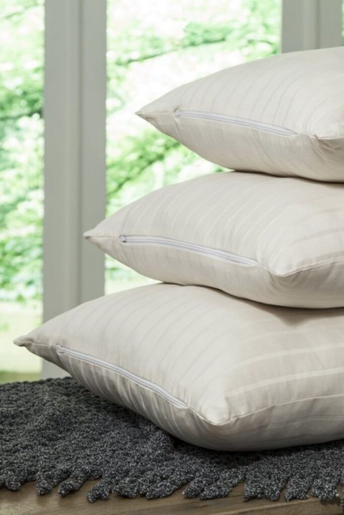 你不需要开始一场枕头大战，选择有机枕头来给自己最好的可持续睡眠……图片来源:PlushBeds #有机枕头#最佳有机枕头#天然有机枕头#有机latexillows #有机羽绒枕头