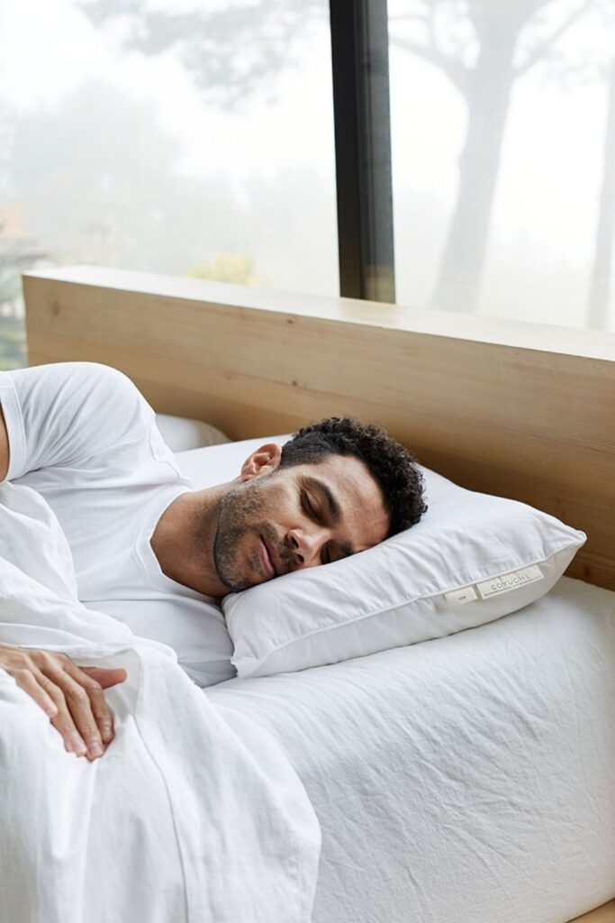 你不需要开始一场枕头大战，选择有机枕头来给自己最好的可持续睡眠……图片来源:Coyuchi #有机枕头#最佳有机枕头#天然有机枕头#有机latexillows #有机羽绒枕头