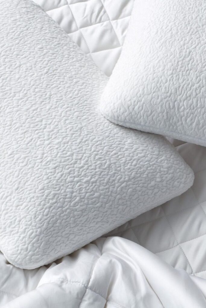 你不需要开始一场枕头大战，选择有机枕头来给自己最好的可持续睡眠……图片来源:Sijo #有机枕头#最佳有机枕头#天然有机枕头#有机latexillows #有机羽绒枕头