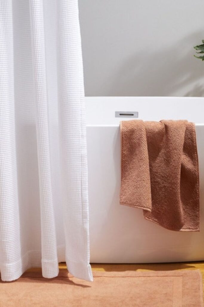 你的浴室，你的自然圣地。你最不想要毒素的地方。选择一个无毒的浴帘，你仍然可以享受一个没有健康和环境问题的热水澡。图片来源:Coyuchi #无毒浴帘#无毒浴帘#最佳无毒浴帘#最佳无毒浴帘