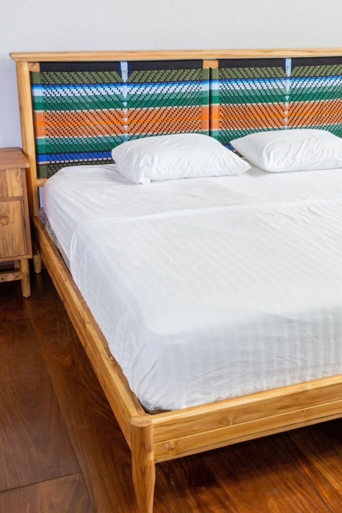 用环保无毒的床架把你的烦恼(和你自己)放到床上。图片来自Masaya & Co. #无毒床架#生态友好床架#可持续床架