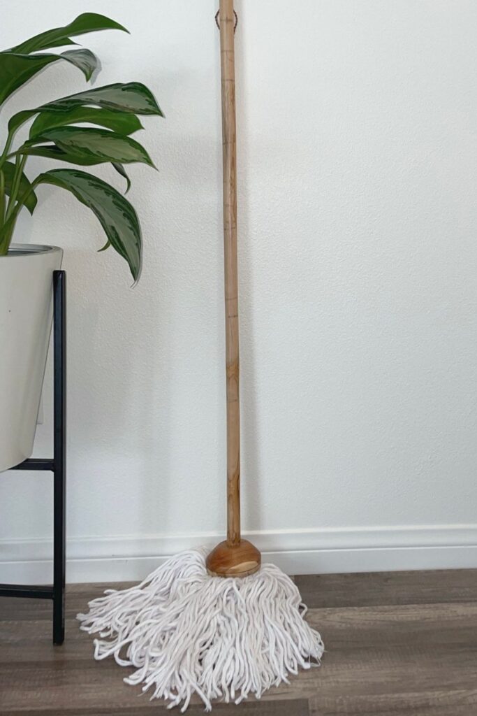 Move over mops; there’s a new tool in town. Eco friendly mops aren’t just better at removing your dirty footprints, they’re also better at reducing your ecological footprints. Image by CloudRinjani #ecofriendlymops #ecomops #zerowastemops