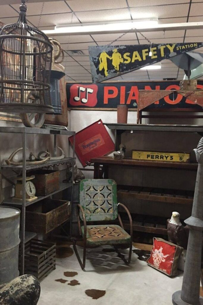 奥斯汀最好的旧货店加入了这座城市的音乐和美食抽奖卡，因为它们的古怪吸引力吸引了所有口味和预算。图片来源:奥斯汀古董商场#奥斯汀最好的旧货店#奥斯汀最好的旧货店#奥斯汀旧货店#可持续丛林