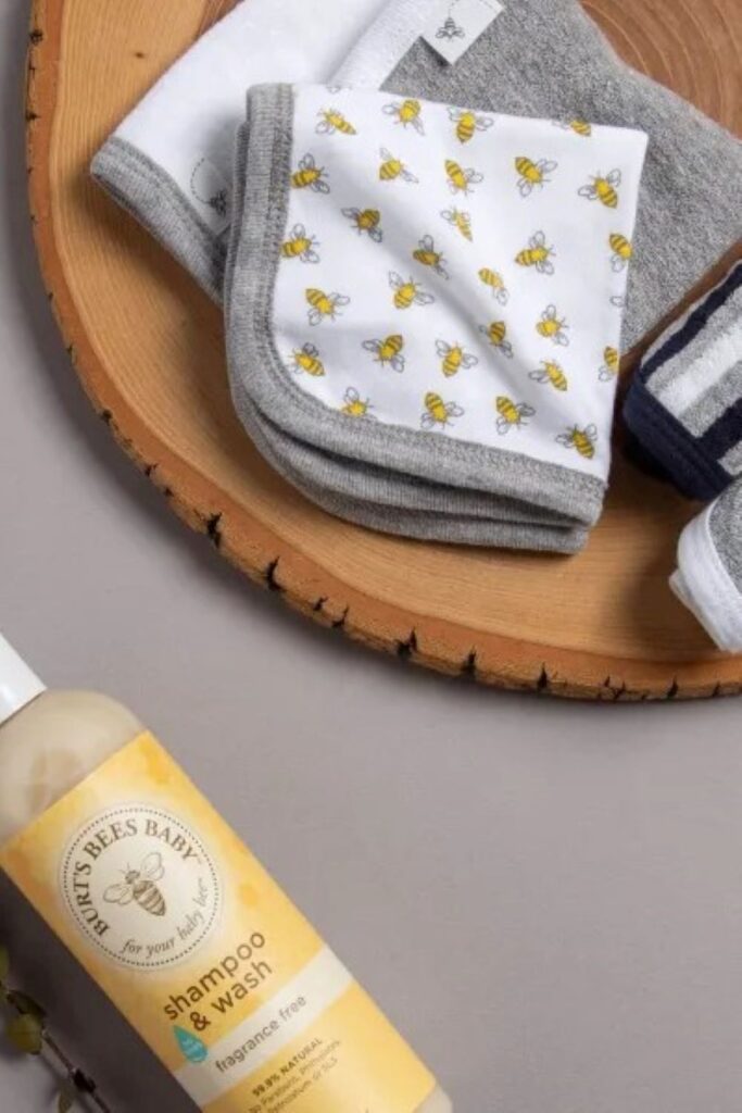 Switching to eco friendly baby wipes—especially the reusable kind—is one relatively simple way to clean up more than your baby’s bottom. Image by Burt's Bees Baby #ecofriendlybabywipes #compostablebabywipes #sustainablejungle