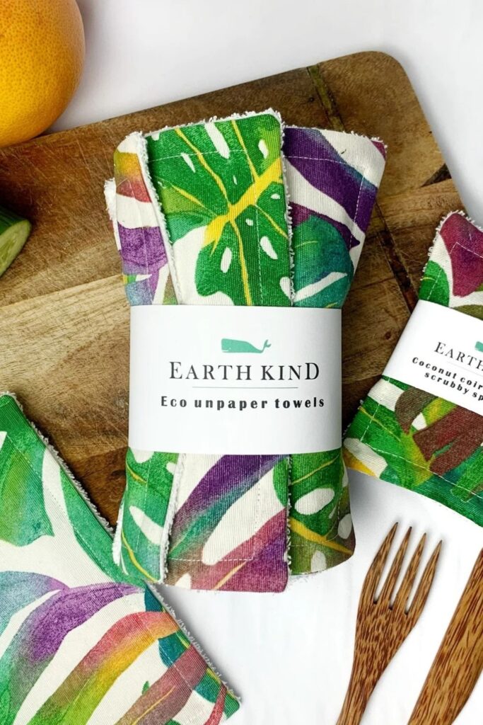 Single-use habits can be hard to break but reusable paper towels are one easy eco friendly swap that can soak up a lot of waste. Image by Earth Kind Creations #reusablepapertowels #ecofriendlypapertowels #sustainablejungle