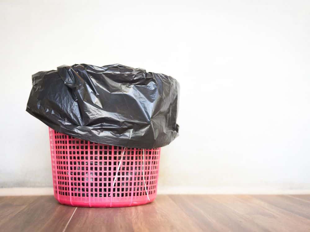 让我们谈谈垃圾:垃圾袋是可回收的吗?图片来源:Poring Studio via Canva Pro #可回收垃圾袋#可回收垃圾袋#不可回收塑料垃圾袋#可回收塑料垃圾袋#可持续丛林